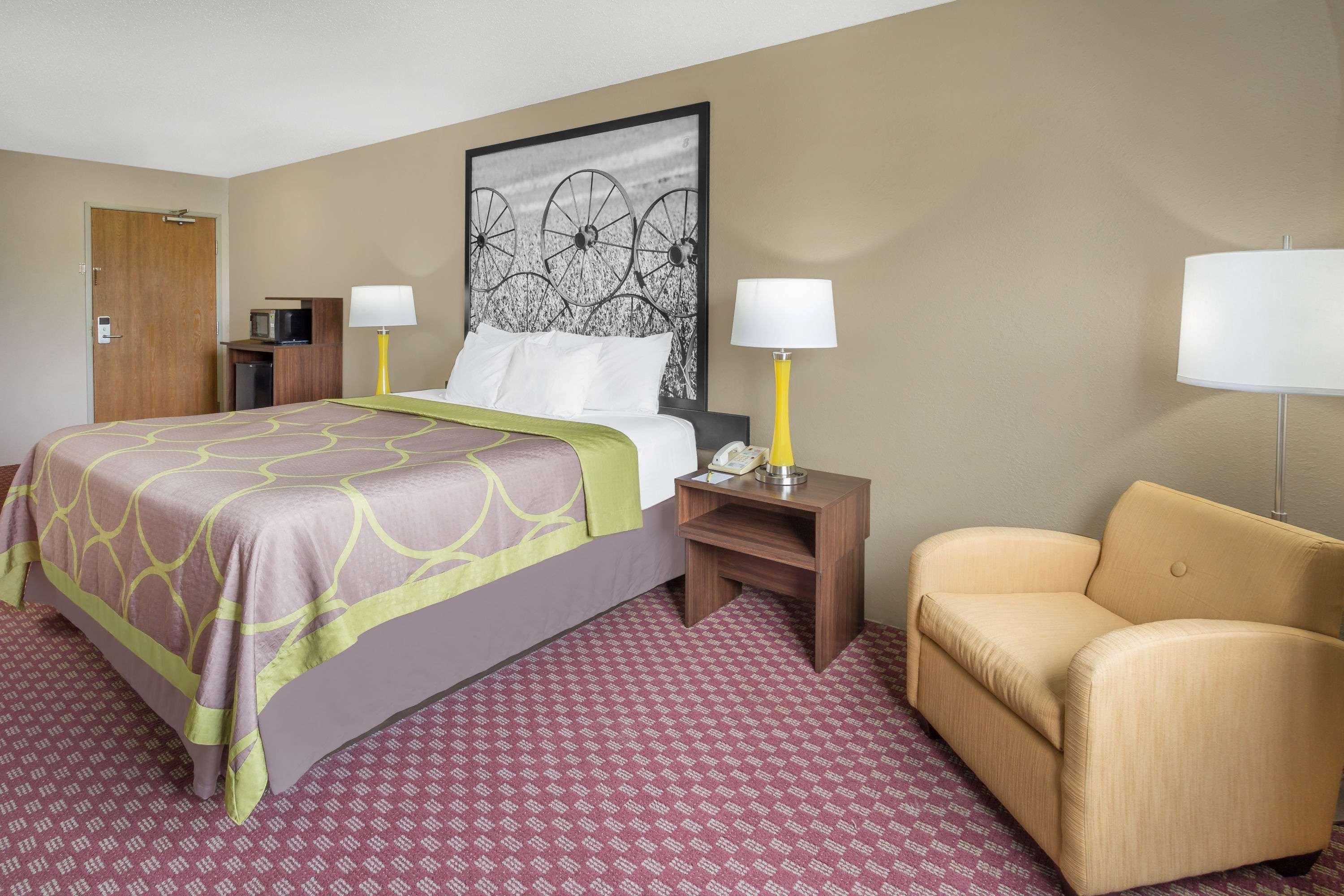 Super 8 By Wyndham Hebron Lowell Area Exterior foto