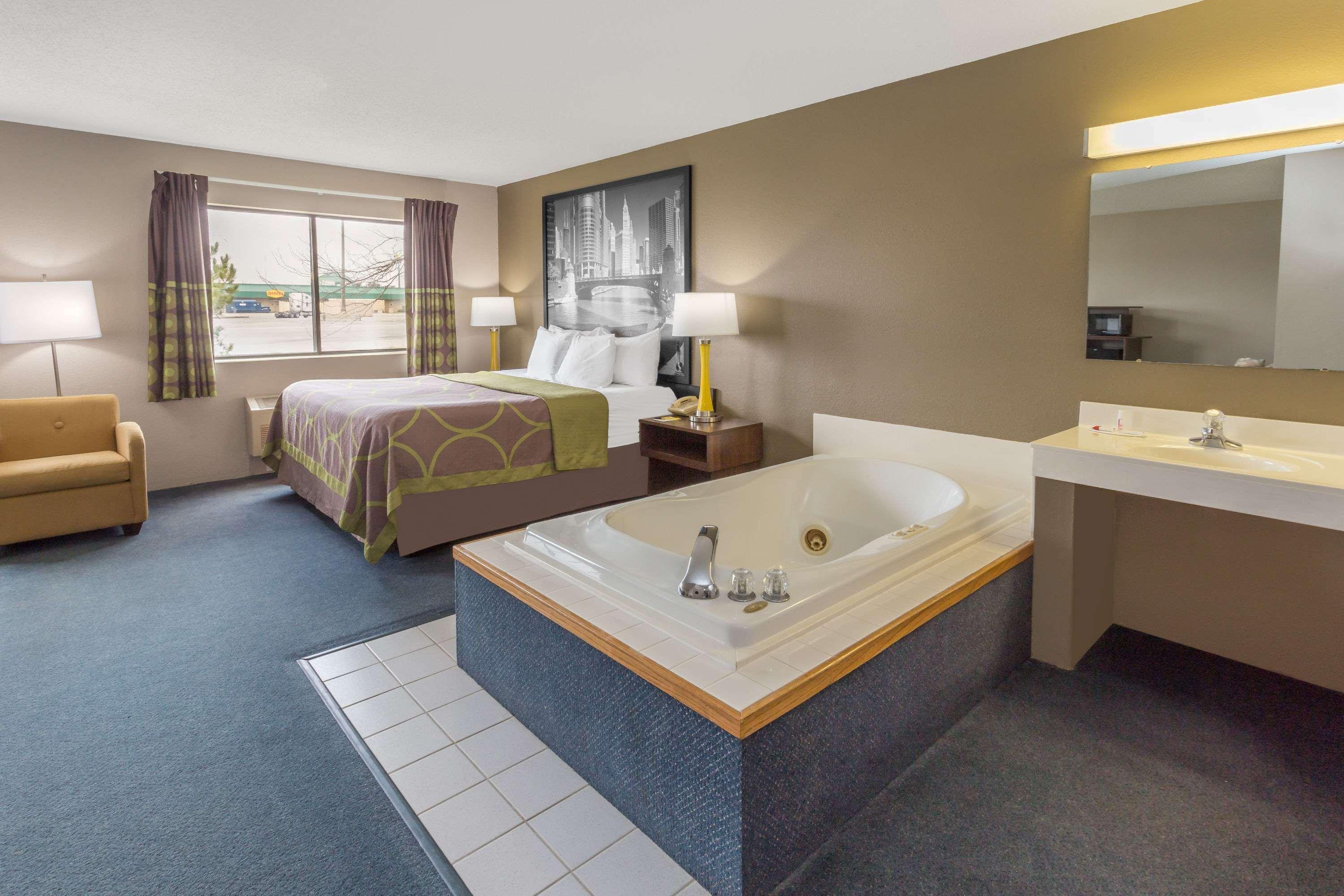 Super 8 By Wyndham Hebron Lowell Area Exterior foto