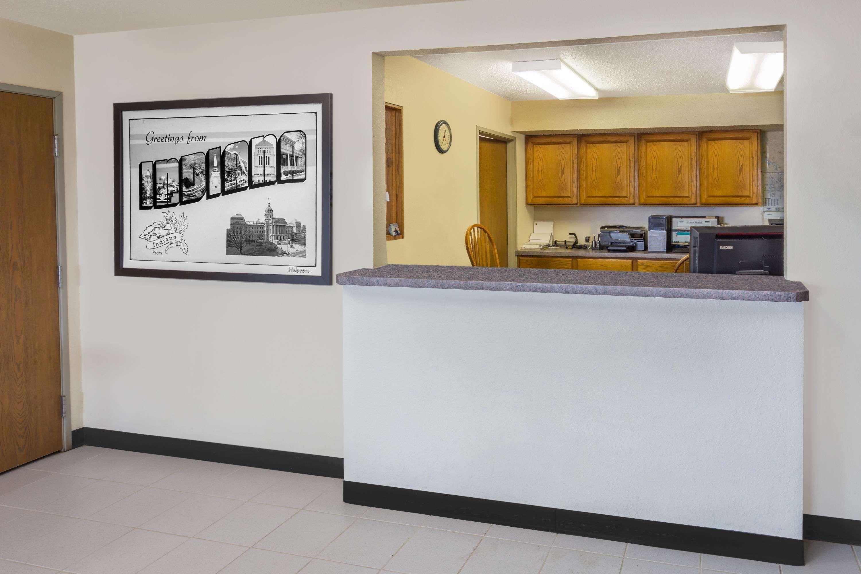 Super 8 By Wyndham Hebron Lowell Area Exterior foto
